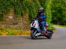 Khám phá Italjet Dragster 300 Gresini Edition: xe tay ga hiệu năng cao mang DNA đường đua nước Ý