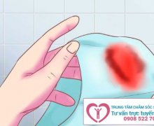 Hết kinh lại ra máu có sao không?
