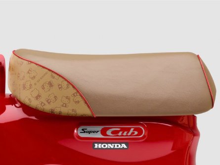 Honda Cub Hello Kitty Japan: Biểu tượng “dễ thương” phiên bản giới hạn khiến dân chơi xe săn lùng